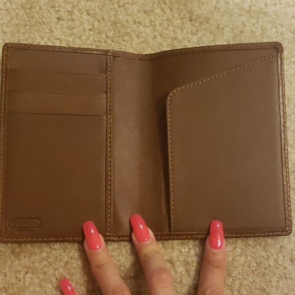 Coach🛫 - Picture 2 of 5